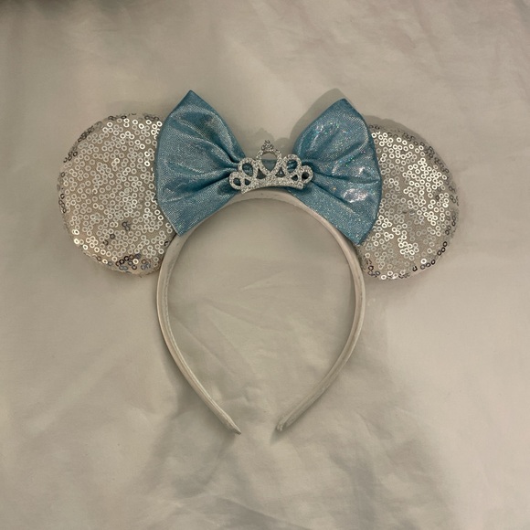 Sparkling Silver Sequin Ears with Blue Bow - Picture 1 of 2